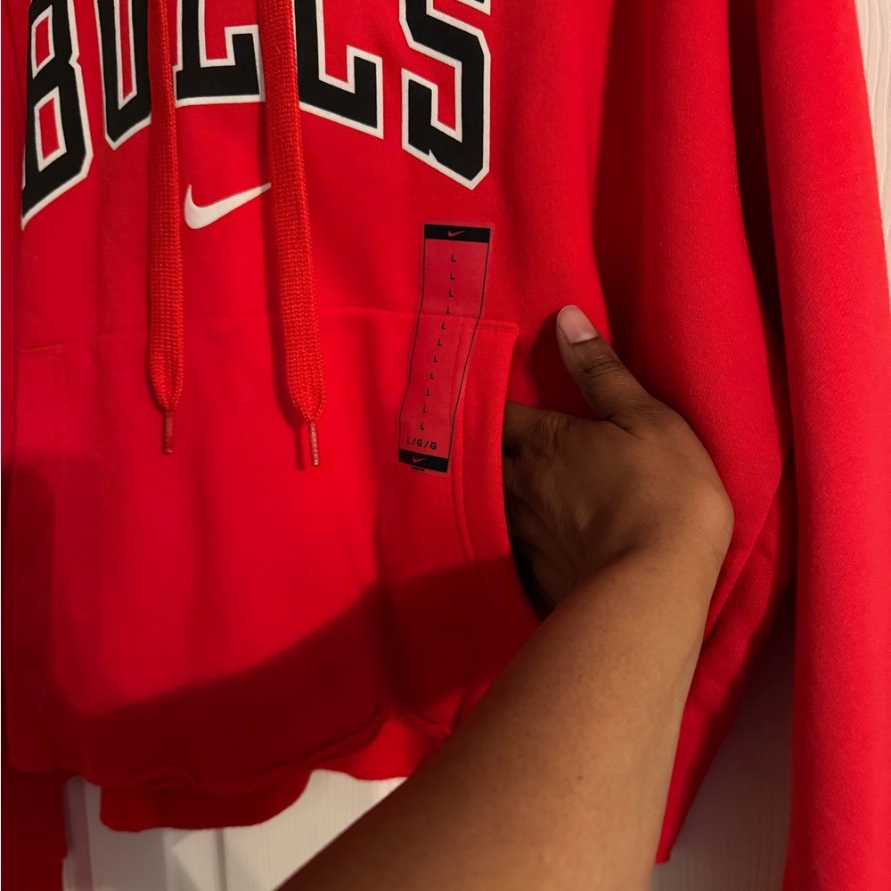 Women’s Nike Chicago Bulls Red Pullover Hoodie - Picture 9 of 12